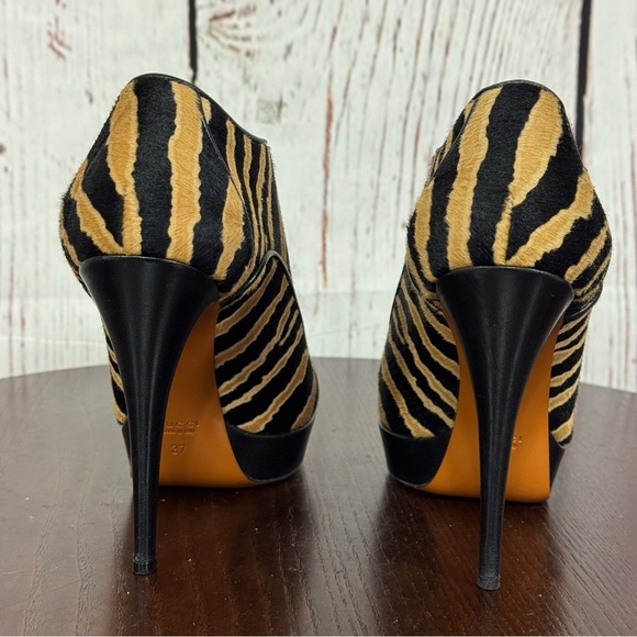 GUCCI Pony Hair Napa Leather Tiger Print Platform ankle booties Size 37 (7) EUC - Picture 4 of 17